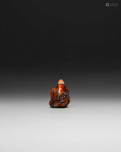 19th century AN AMBER 'CHILONG' SNUFF BOTTLE