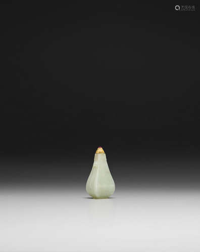 19th century A WHITE JADE SNUFF BOTTLE