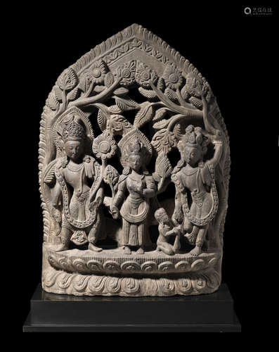 NEPAL, CIRCA 16TH CENTURY A STONE STELE OF CHINTAMANI LOKESHVARA 