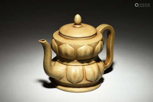 YIXING ZISHA 'LOTUS PETALS' TEAPOT