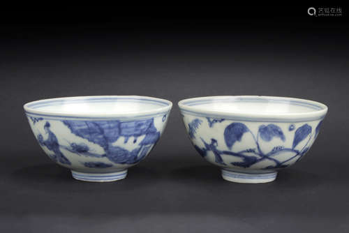 A PAIR OF BLUE AND WHITE 'PEOPLE' BOWLS