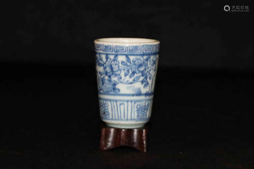 BLUE AND WHITE 'LANDSCAPE SCENERY' CUP WITH STAND