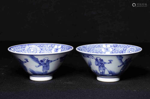 PAIR OF BLUE AND WHITE 'PEOPLE' CUPS