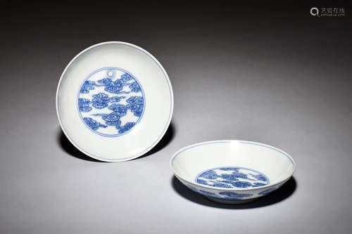 PAIR OF BLUE AND WHITE 'CLOUDS' DISHES