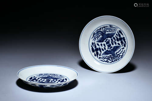 PAIR OF BLUE AND WHITE 'PHOENIX' DISHES