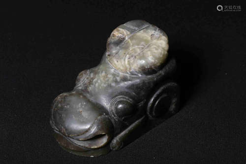 JADE CARVED 'HORSE HEAD' FIGURE