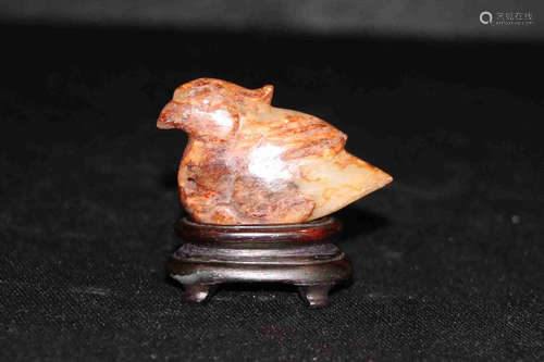 ARCHAIC JADE CARVED 'BIRD' ORNAMENT