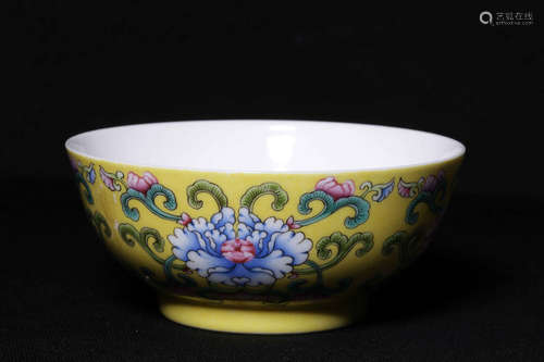 FAMILLE ROSE YELLOW GROUND 'FLOWERS' BOWL