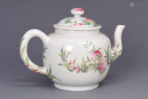 FAMILLE ROSE 'PEACHES' TEAPOT