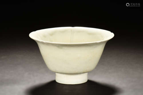 A SONG STYLE FLORAL RIM BOWL