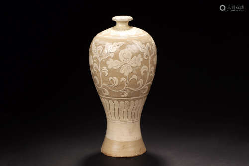 WHITE GLAZED AND CARVED 'FLOWERS' VASE, MEIPING