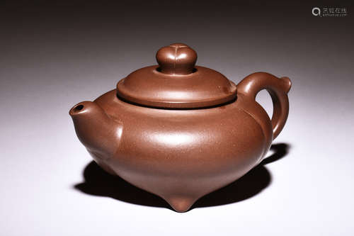 YIXING ZISHA TRIPOD 'MELON' TEAPOT