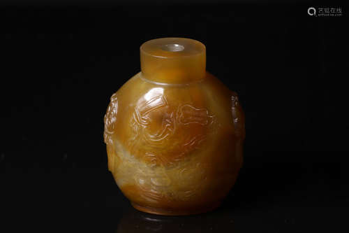 AMBER CARVED 'AUSPICIOUS' SNUFF BOTTLE