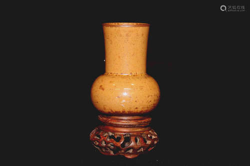 YELLOW GLAZED BOTTLE VASE WITH STAND