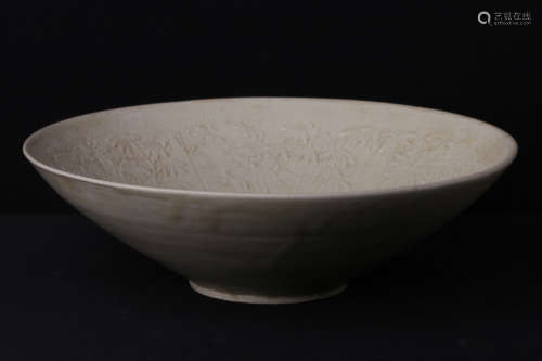WHITE GLAZED AND CARVED 'ANIMALS' BOWL