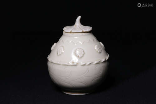 DING WARE CARVED SMALL JAR WITH COVER