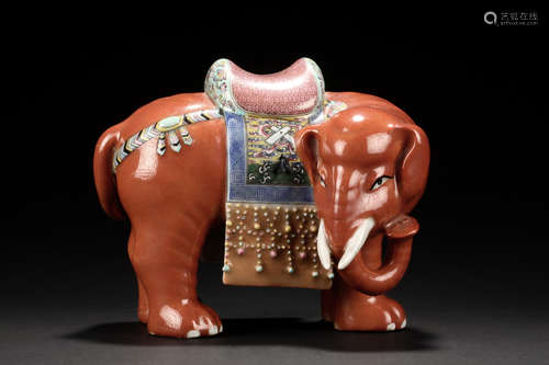 FAMILLE ROSE ELEPHANT FIGURE