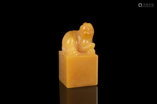 TIANHUANG SOAPSTONE CARVED 'MYTHICAL BEAST' STAMP SEAL