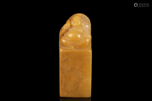 TIANHUANG SOAPSTONE CARVED 'MAITREYA BUDDHA' STAMP SEAL