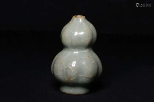 LONGQUAN WARE DOUBLE GOURD SHAPED VASE