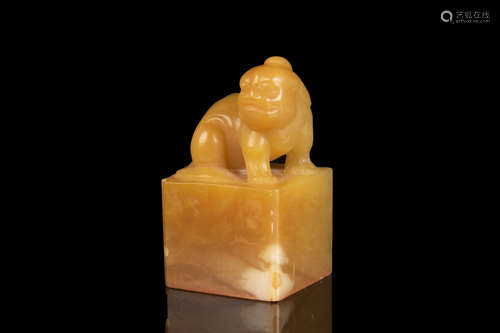 TIANHUANG SOAPSTONE CARVED 'MYTHICAL BEAST' STAMP SEAL