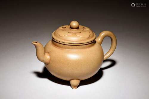 YIXING ZISHA TRIPOD 'RUYI' TEAPOT