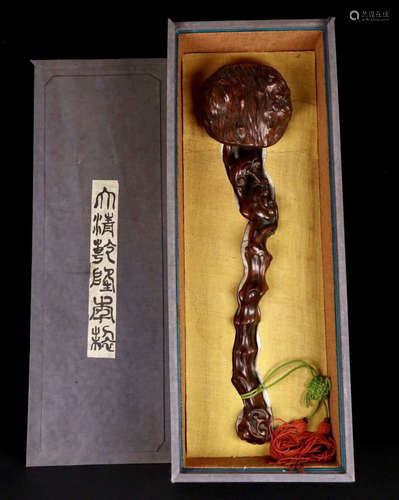 A WOOD CARVED GANODERMA SHAPED RUYI PENDANT