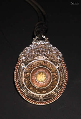 A TIBETAN GILT BRONZE CASTED EIGHT TRIGRAMS PENDANT