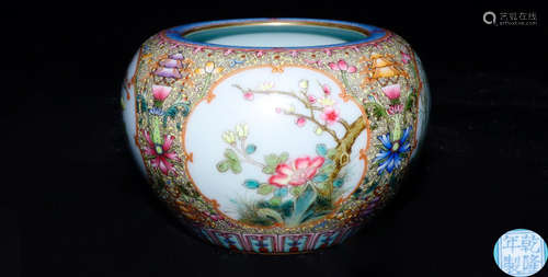 A FAMILLE ROSE FLORAL PATTERN PEN WASHER