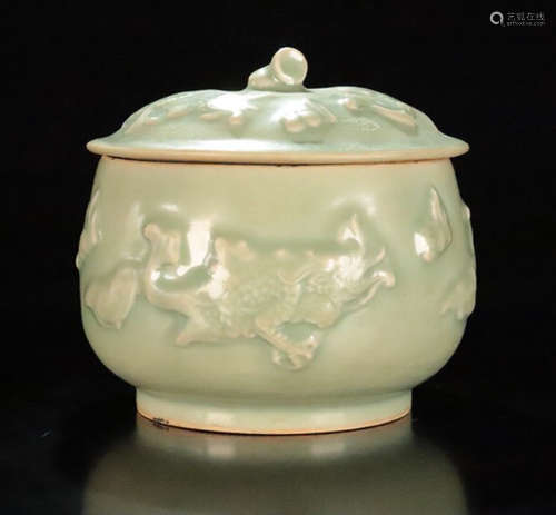 A LONGQUAN YAO GREEN GLAZE BEAST PATTERN JAR