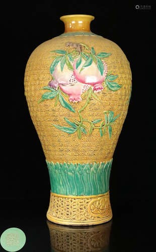 A YELLOW GLAZE AUSPICIOUS PATTERN VASE