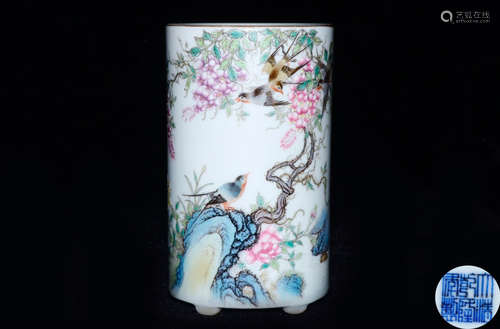 A FAMILLE ROSE GILD CRANE PATTERN PEN HOLDER