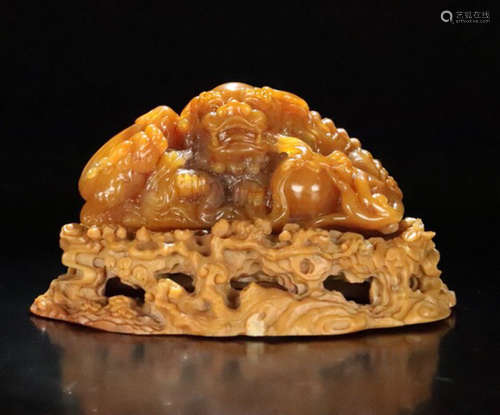 A TIANHUANG STONE CARVED LION SHAPED PENDANT