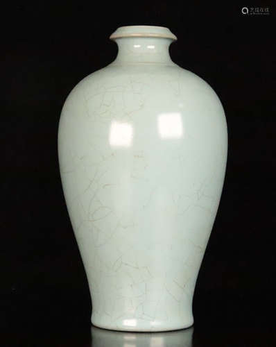 A RU YAO SKY BLUE GLAZE VASE