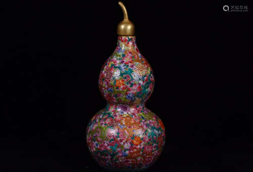 A FAMILLE ROSE GILD FLORAL PATTERN GOURD VASE