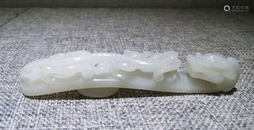 A HETIAN WHITE JADE DRAGON SHAPED PENDANT