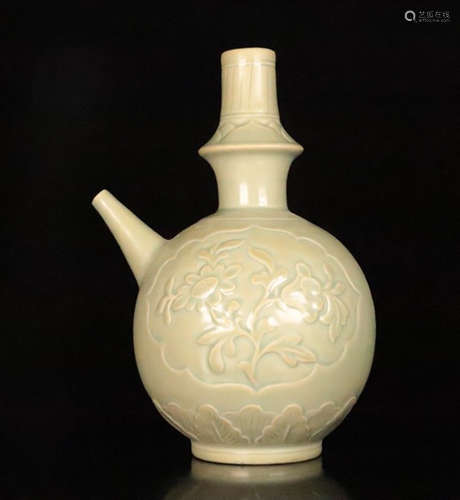 A LONGQUAN YAO FLORAL PATTERN VASE