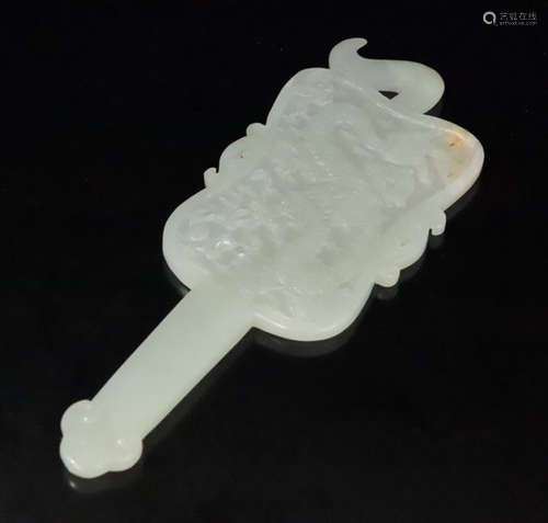 A HETIAN JADE CARVED PALM-LEAF FAN SHAPED PENDANT