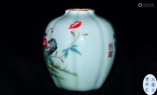 A FAMILLE ROSE FLORAL PATTERN MELON SHAPED JAR