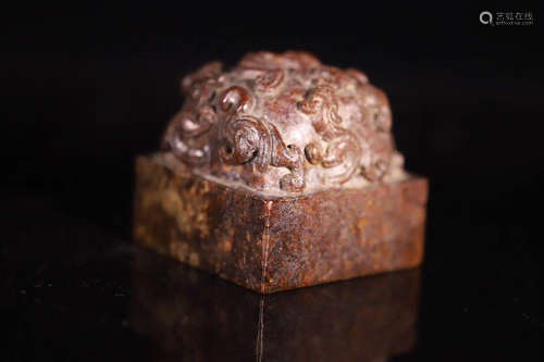 A FINE HETIAN JADE CARVED SEAL