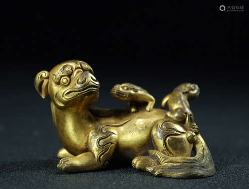 A GILT BRONZE BEAST SHAPED PENDANT