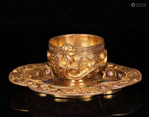 A SILVER GILT DRAGON PATTERN CUP