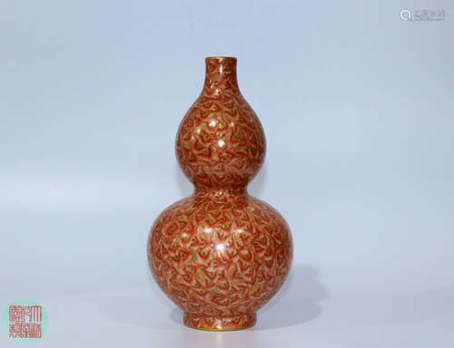 A RED GLAZE GILDED BAT PATTERN GOURD SHAPED BOTTLE