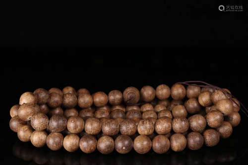 A CHENXIANG WOOD BEADS STRING NECKLACE