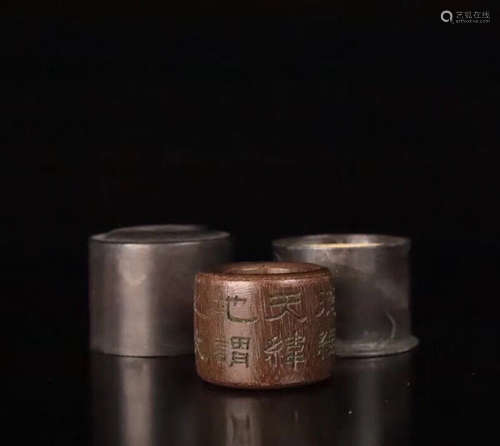 A CHENXIANG WOOD CARVED THUMB RING