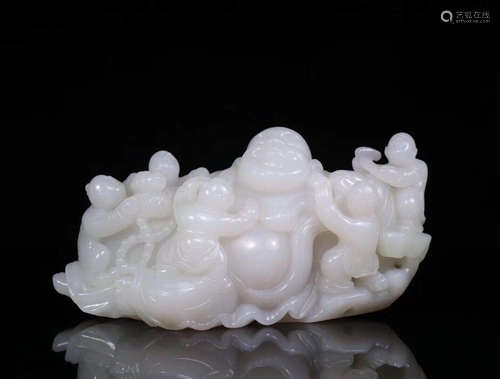 A HETIAN JADE CARVED LAUGHING BUDDHA FIGURE