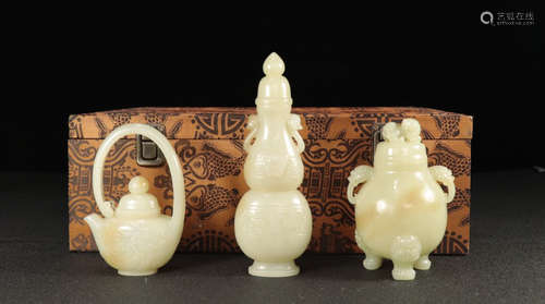 SET HETIAN JADE CARVED BOTTLE VASE AND CENSER