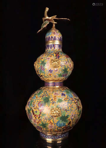 A CLOISONNE ENAMEL GOURD-SHAPED VASE