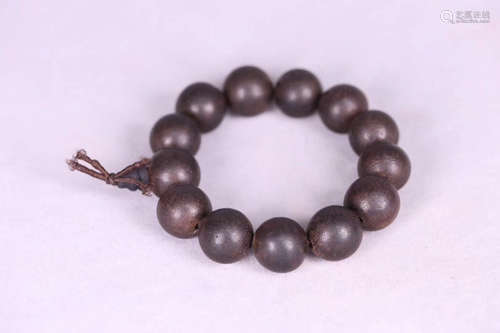 A CHENXIANG WOOD BEADS STRING BRACELET