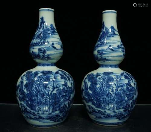 A Pair of Blue and White Porcelain Vases